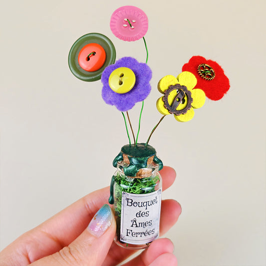 Bouquet des Âmes Ferrées #2 - Fiole décorative du jardin d'Oliver - kawaii steampunk fleurs (pièce unique, La Clairière des Âmes Ferrées)