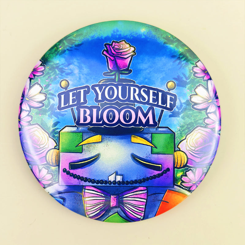 Badge 58mm "Let yourself bloom" – Oliver le jardinier au grand coeur - Kawaii fantasy floral (La Clairière des Âmes ferrées)