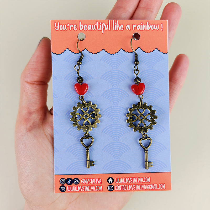 Boucles d'oreilles Sparky l'inventeur - Cœur, engrenages et clé steampunk (La Clairière des Âmes Ferrées)