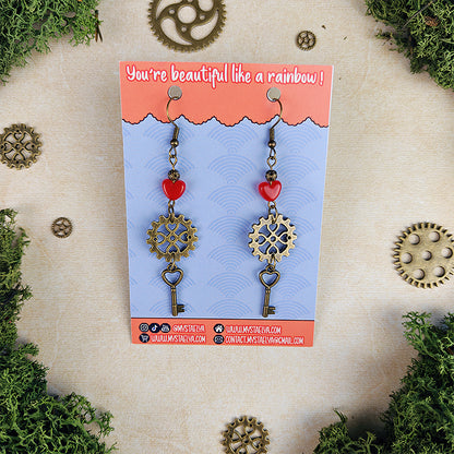 Boucles d'oreilles Sparky l'inventeur - Cœur, engrenages et clé steampunk (La Clairière des Âmes Ferrées)