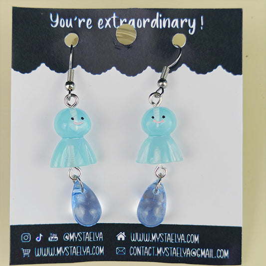 Boucles d’oreilles fantaisie Teru Teru Bozu bleu – Bijou kawaii japonais