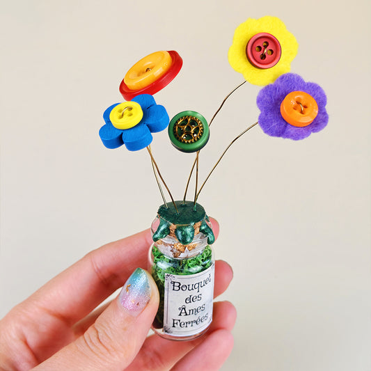 Bouquet des Âmes Ferrées #10 - Fiole décorative du jardin d'Oliver - kawaii steampunk fleurs (pièce unique, La Clairière des Âmes Ferrées)
