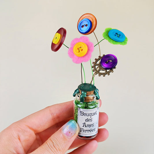 Bouquet des Âmes Ferrées #1 - Fiole décorative du jardin d'Oliver - kawaii steampunk fleurs (pièce unique, La Clairière des Âmes Ferrées)