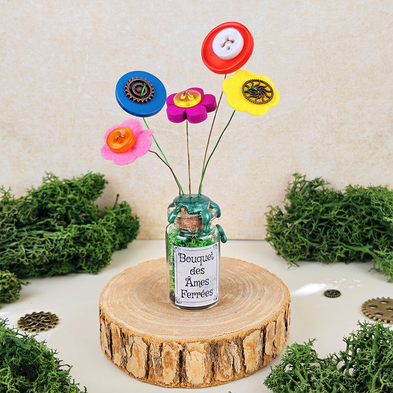 Bouquet des Âmes Ferrées #3 - Fiole décorative du jardin d'Oliver - kawaii steampunk fleurs (pièce unique, La Clairière des Âmes Ferrées)