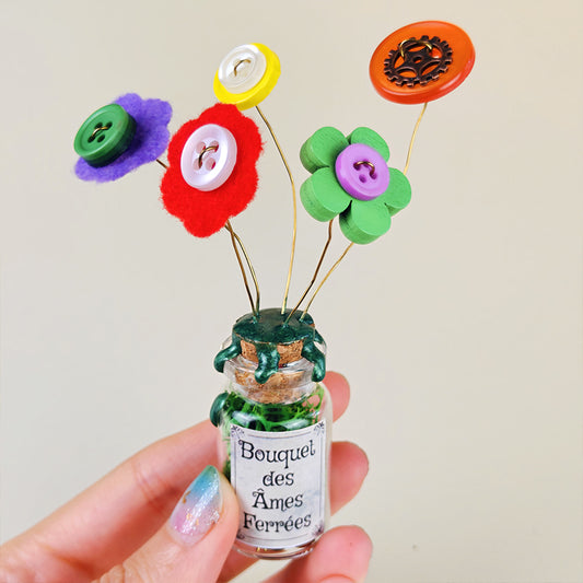 Bouquet des Âmes Ferrées #4 - Fiole décorative du jardin d'Oliver - kawaii steampunk fleurs (pièce unique, La Clairière des Âmes Ferrées)