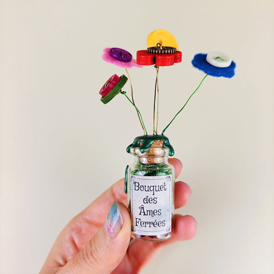Bouquet des Âmes Ferrées #5 - Fiole décorative du jardin d'Oliver - kawaii steampunk fleurs (pièce unique, La Clairière des Âmes Ferrées)