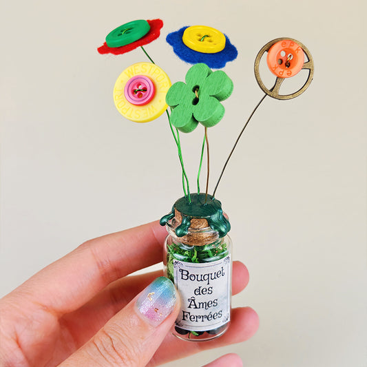 Bouquet des Âmes Ferrées #6 - Fiole décorative du jardin d'Oliver - kawaii steampunk fleurs (pièce unique, La Clairière des Âmes Ferrées)