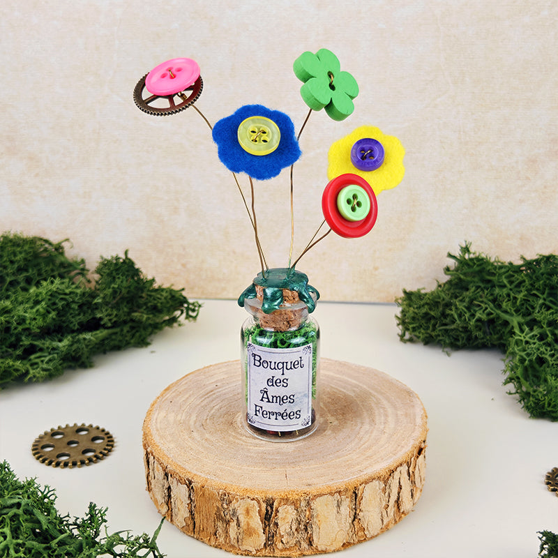 Bouquet des Âmes Ferrées #9 - Fiole décorative du jardin d'Oliver - kawaii steampunk fleurs (pièce unique, La Clairière des Âmes Ferrées)