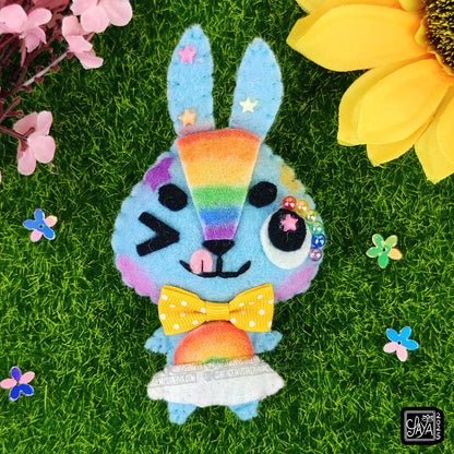 Bow, le lapin arc-en-ciel kawaii – Personnage en feutrine fait main