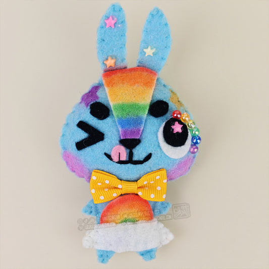 Bow, le lapin arc-en-ciel kawaii – Personnage en feutrine fait main