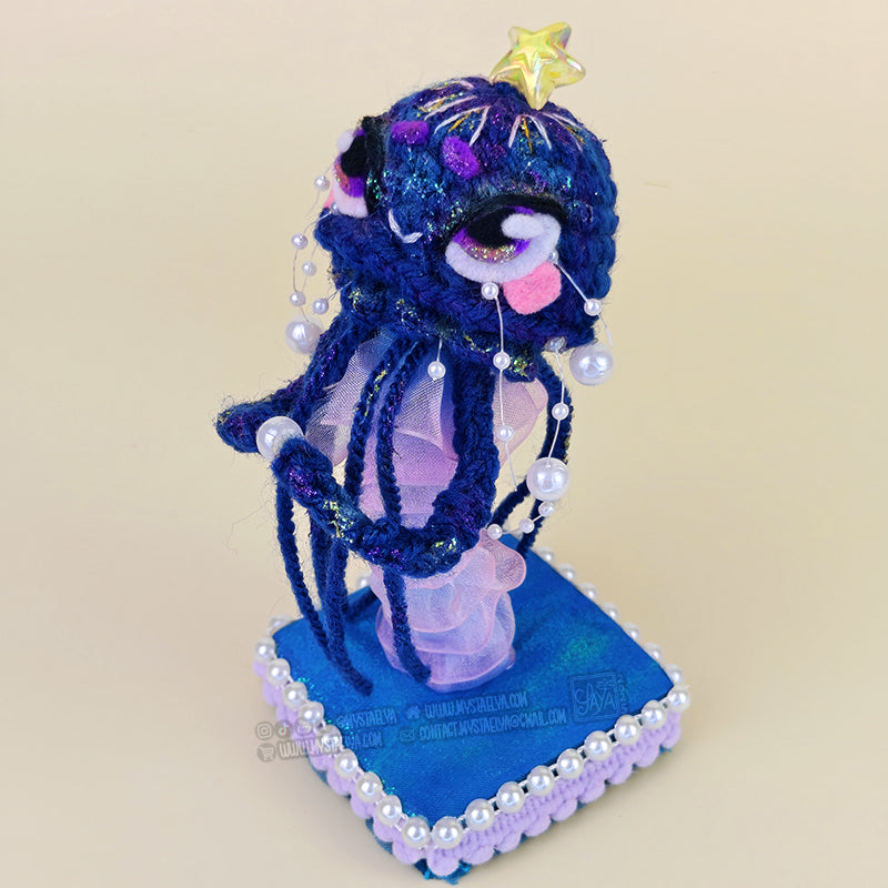 Byeol - Poupée d'art au crochet - La méduse étoilée (Pièce unique)
