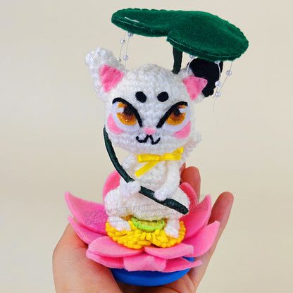 Sachi - Poupée d'art au crochet - Le chat sur son lotus (Pièce unique)
