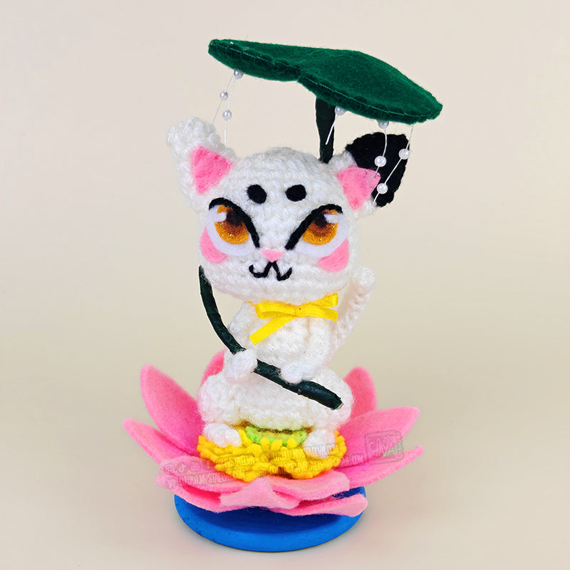 Sachi - Poupée d'art au crochet - Le chat sur son lotus (Pièce unique)