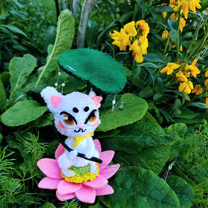 Sachi - Poupée d'art au crochet - Le chat sur son lotus (Pièce unique)