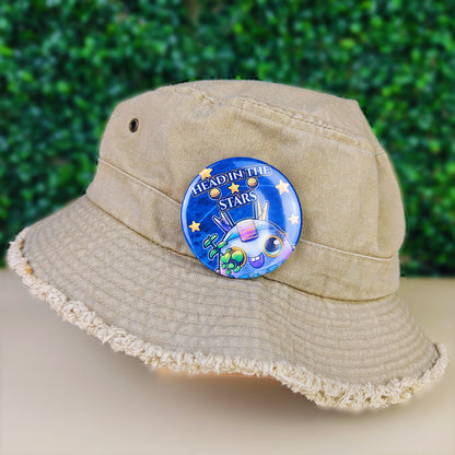 Badge 58mm "Head in the stars" – Vivy l'âme rêveuse - Kawaii fantasy steampunk (La Clairière des Âmes ferrées)