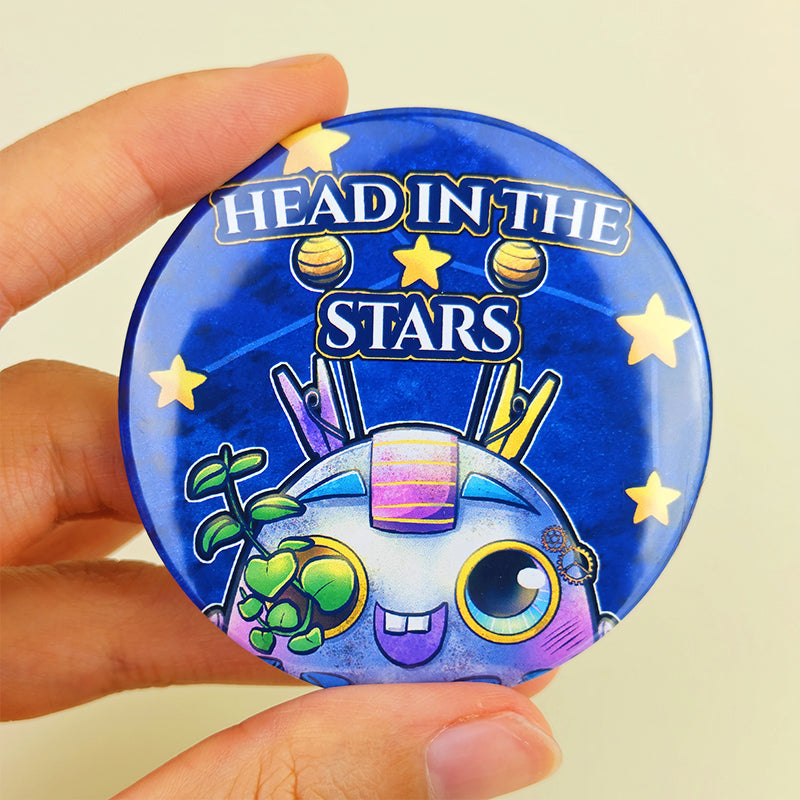 Badge 58mm "Head in the stars" – Vivy l'âme rêveuse - Kawaii fantasy steampunk (La Clairière des Âmes ferrées)