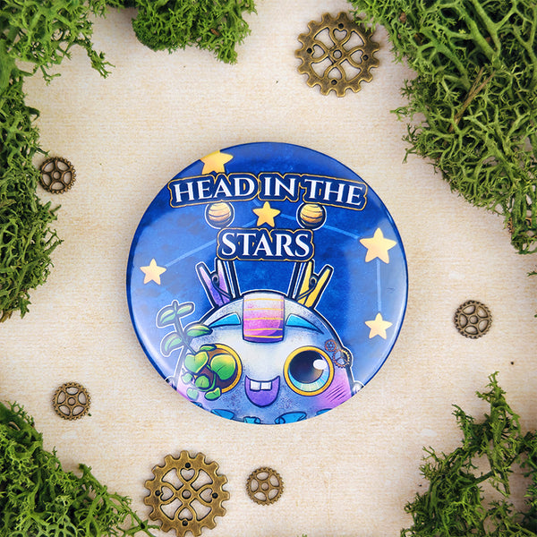 Badge 58mm "Head in the stars" – Vivy l'âme rêveuse - Kawaii fantasy steampunk (La Clairière des Âmes ferrées)
