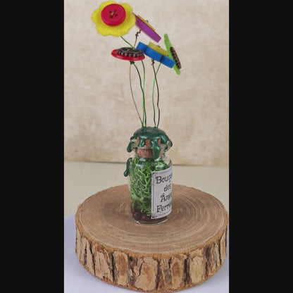 Bouquet des Âmes Ferrées #7 - Fiole décorative du jardin d'Oliver - kawaii steampunk fleurs (pièce unique, La Clairière des Âmes Ferrées)